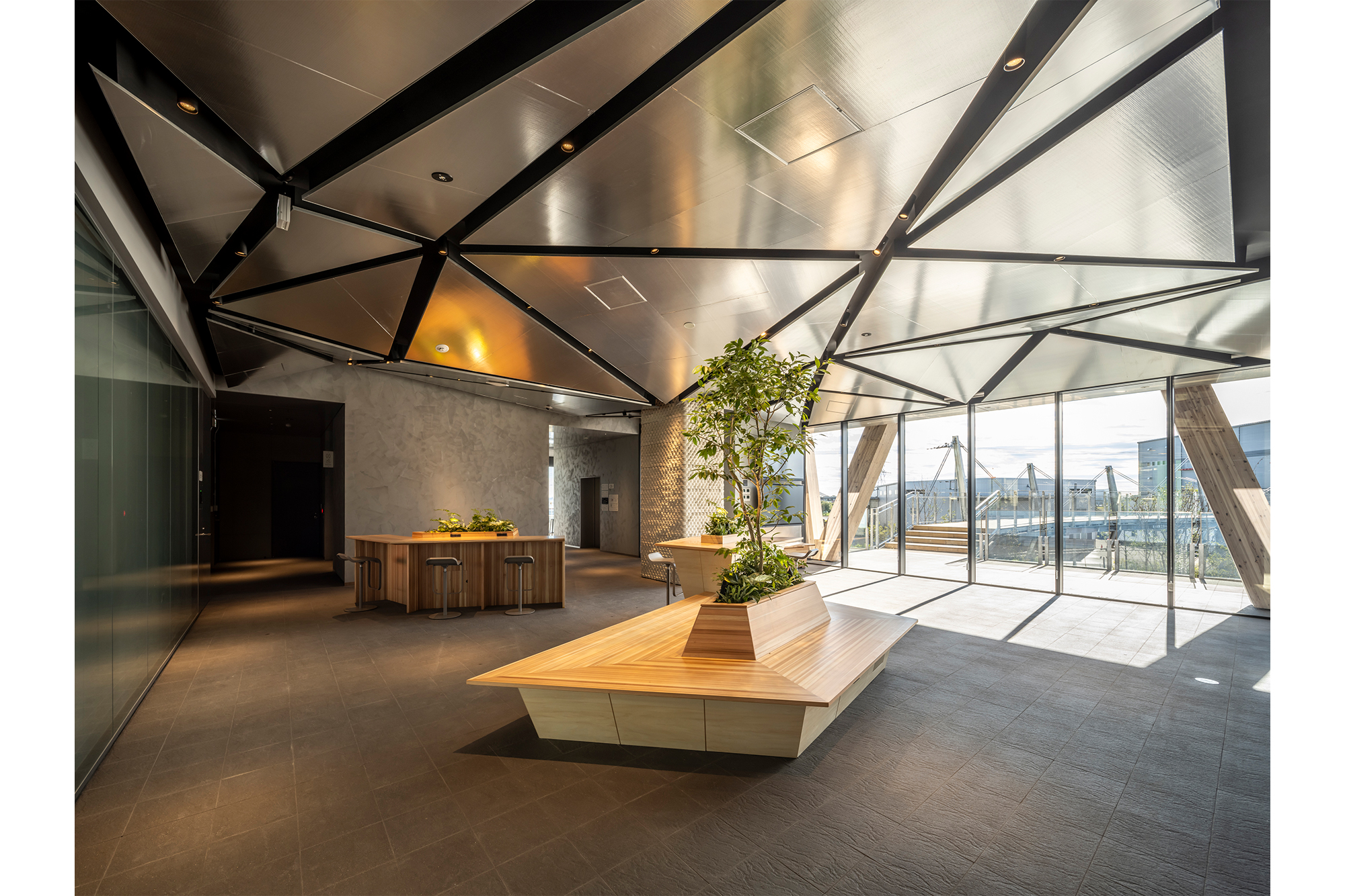 「管理研究棟」2階エントランスエリア